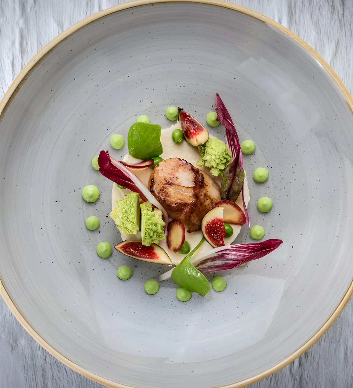 Plat gastronomique dressé à l’assiette