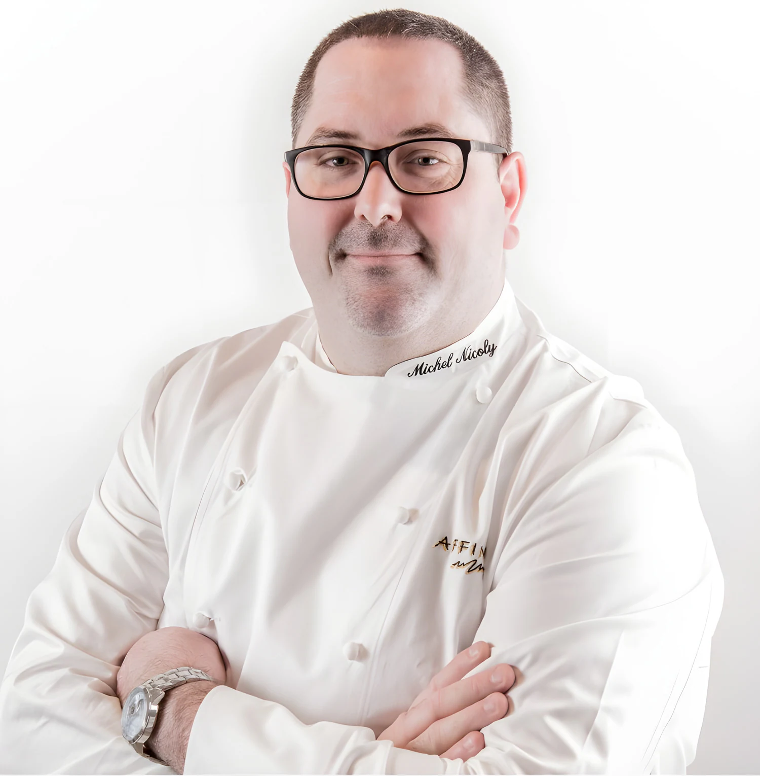 Michel Nicoly, chef et gérant d’Affinity Traiteur, en veste de cuisinier